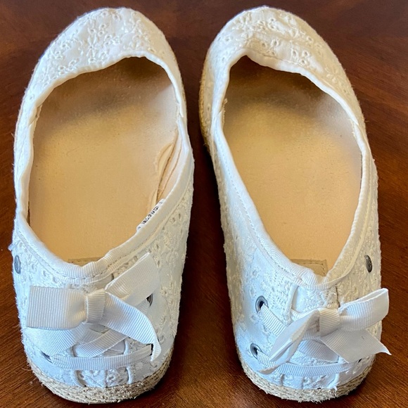 UGG Quilted Canvas Shoe - Size 5 - Picture 3 of 9